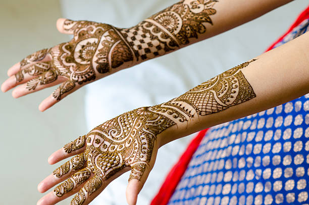 Karwa Chauth Mehndi Design: करवा चौथ पर खूब होगी तारीफ, देखें क्या है मेहंदी का नया ट्रेंड 7 Istockphoto 531276053 612X612 1