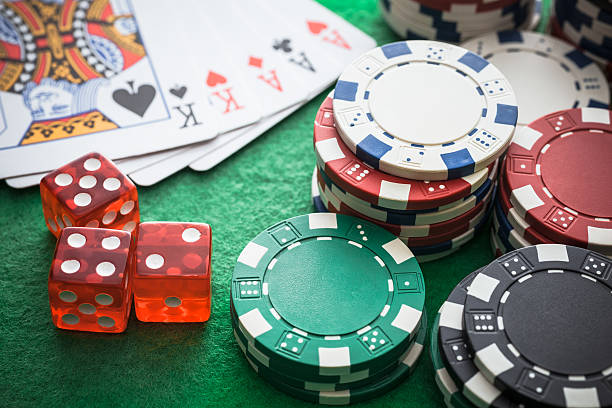 Gambling On Diwali: दिवाली पर क्यों खेलते हैं जुआ, जानिए कैसे और क्यों शुरू हुई ये परंपरा 2 Istockphoto 531536414 612X612 1
