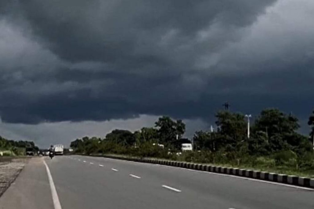 Bihar Weather: दाना तूफान का कल भी दिखेगा असर, बारिश के आसार, तापमान में आयी बड़ी गिरावट 1 Jharkhand Weather Alert