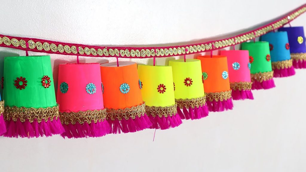 Diwali Toran Ideas: दिवाली के दिन गेट के बाहर लगाएं ये 5 चीजों से बने तोरण को, जानें 2 Paper