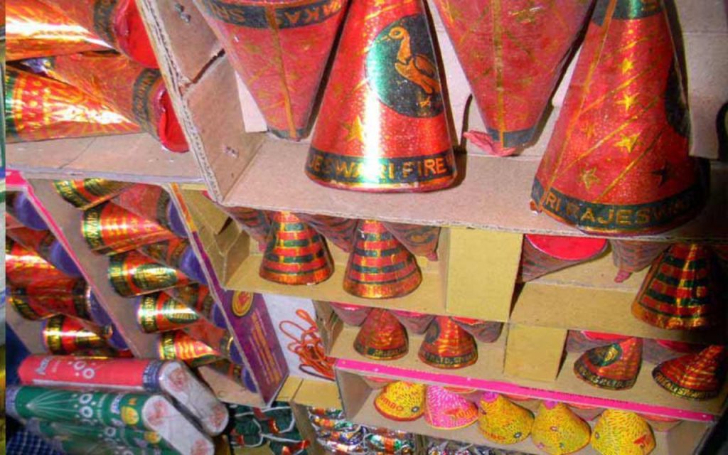 Patna: पटना, गया सहित चार जिलों में पटाखे के उपयोग पर रोक, एसडीओ और एसडीपीओ करेंगे कार्रवाई 1 Patakha N