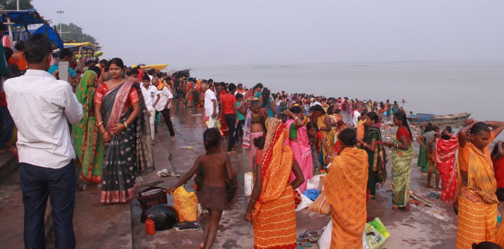 Photos: भागलपुर में गंगा स्नान करने उमड़ रही श्रद्धालुओं की भीड़, देखिए गंगा घाटों पर जमा हुजूम... 6 02Bha 71 02112024 6