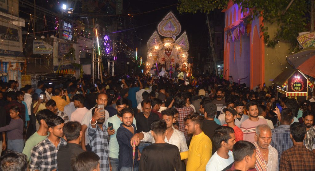 Bihar News: भागलपुर में काली प्रतिमा विसर्जन शोभायात्रा की तस्वीरें, मां को विदा करने उमड़ी भीड़ 4 02Bha 78 02112024 6