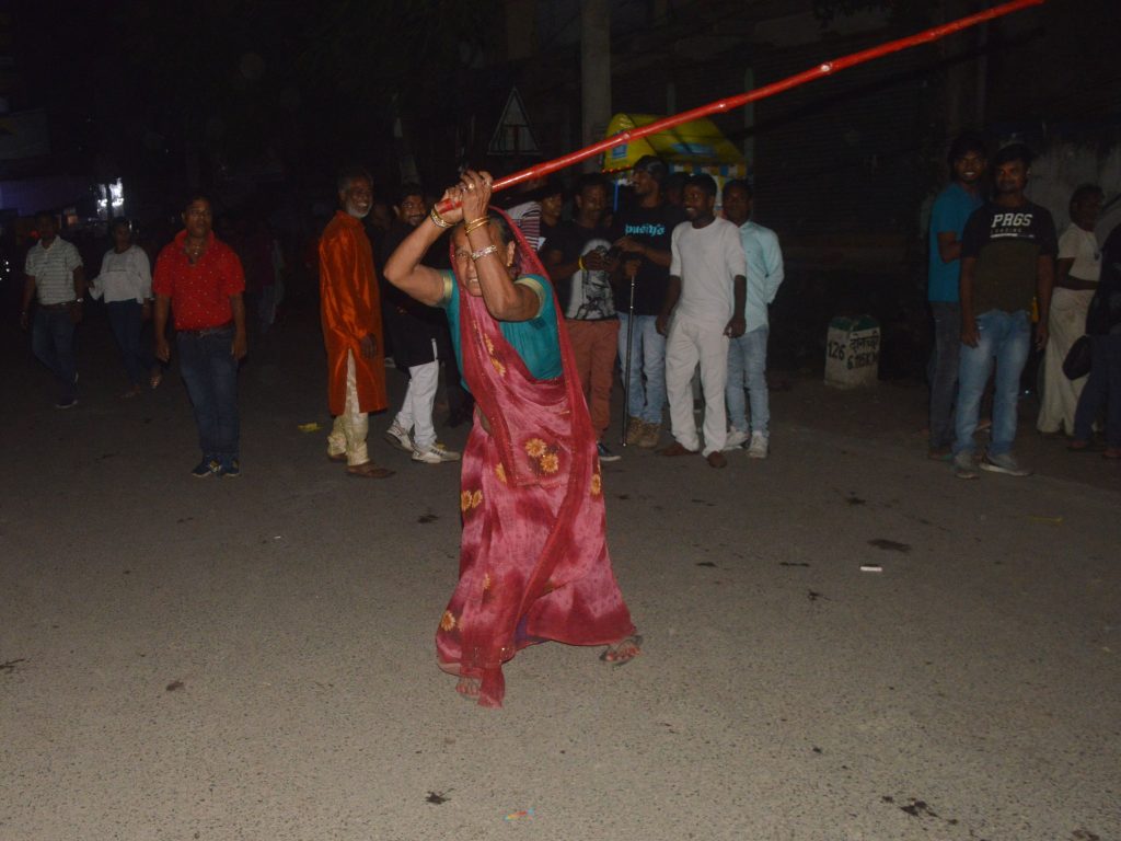 Bihar News: भागलपुर में काली प्रतिमा विसर्जन शोभायात्रा की तस्वीरें, मां को विदा करने उमड़ी भीड़ 12 02Bha 86 02112024 6 1