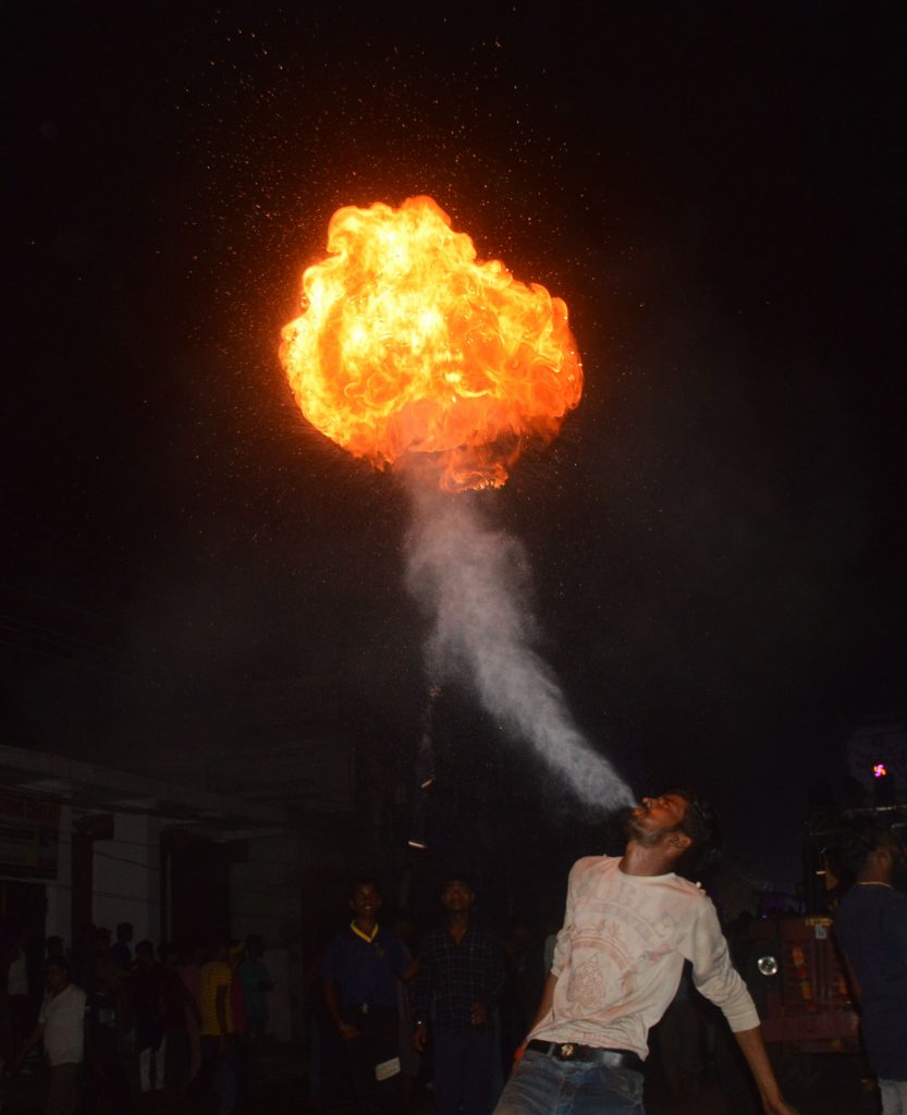 Bihar News: भागलपुर में काली प्रतिमा विसर्जन शोभायात्रा की तस्वीरें, मां को विदा करने उमड़ी भीड़ 10 02Bha 88 02112024 6