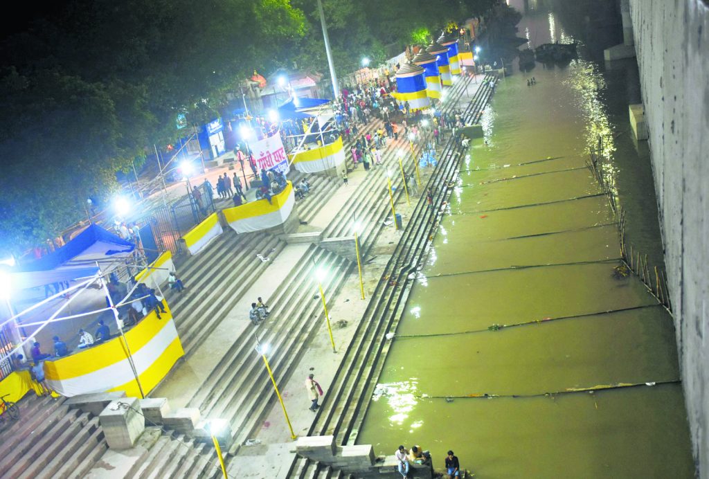 Photos: पटना में छठ घाट हो रहे तैयार, रात में जगमग कर रहे गंगा किनारे की देखिए खूबसूरती... 8 03Pat 196 03112024 2