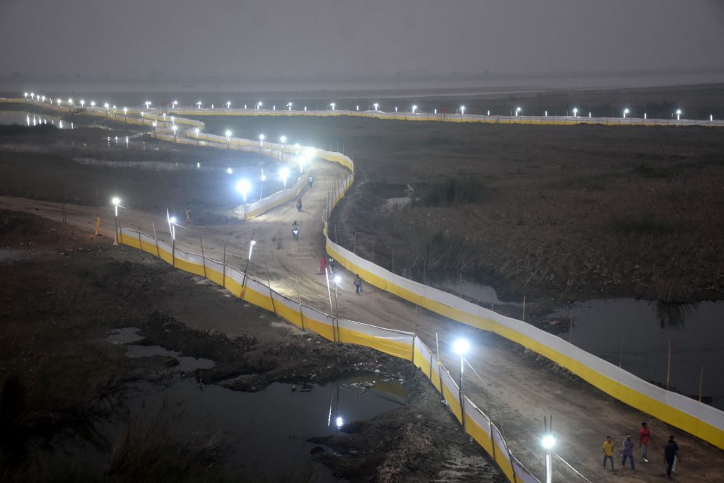Photos: पटना में छठ घाट हो रहे तैयार, रात में जगमग कर रहे गंगा किनारे की देखिए खूबसूरती... 9 03Pat 197 03112024 2