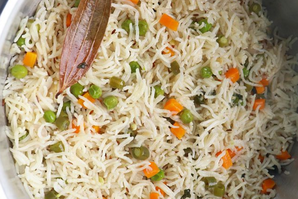 Aloo Matar Rice Recipe: झटपट बनने वाली स्वादिष्ट रेसिपी है आलू मटर राइस 2 Aloo Matar Rice 2