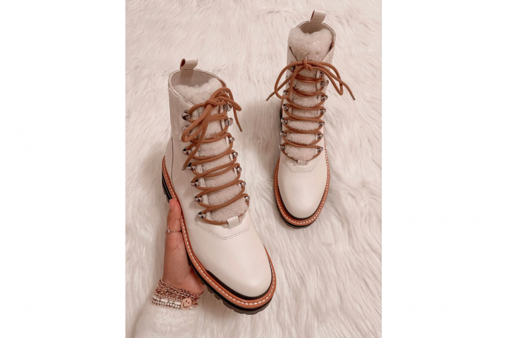 Winter Footwear Collection For Women: इस सर्दी ट्रेंड में हैं ये स्टाइलिश विंटर फुटवियर कलेक्शन 2 Boots 2