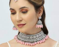 Chhath Puja Earrings: छठ पूजा पर पहनें ये 5 सुंदर ईयररिंग्स को, जानिए 2 Choker