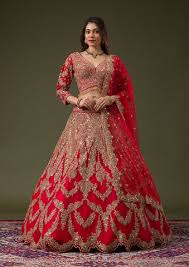 Bridal Special Dresses: शादी के रिसेप्शन में पहन सकती है ये 5 स्टाइलिश ड्रेसेस, जानिए 3 Gown 1