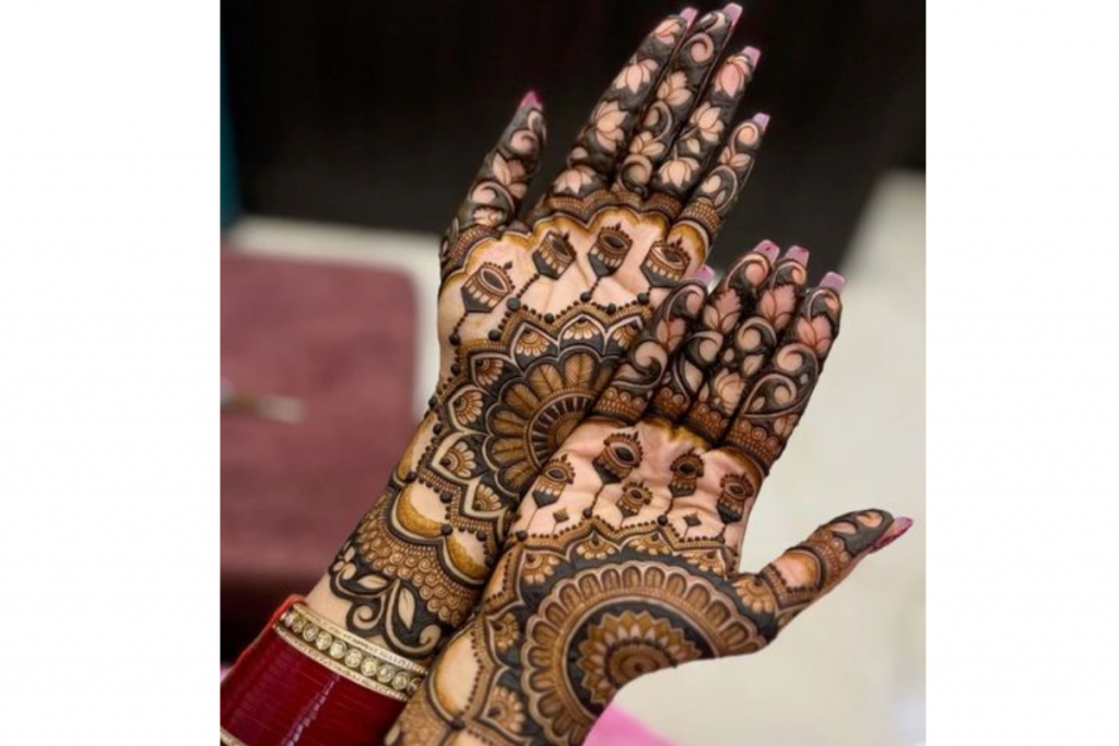 Mehndi Designs For Dark Colour: मेहंदी का कलर चाहिए डार्क? तो बनाए ये खूबसूरत डिजाइन 2 Mehnadi 1