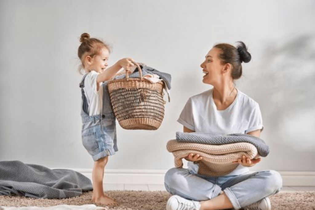 Develop Leadership Qualities In Children: बच्चों में लाएं लीडरशिप की क्वालिटी, जानें ये आसान टिप्स 2 Parenting Tips: शुरुवात से डालें बच्चों में ये 5 आदतें, हमेशा रहेंगे व्यवस्थित