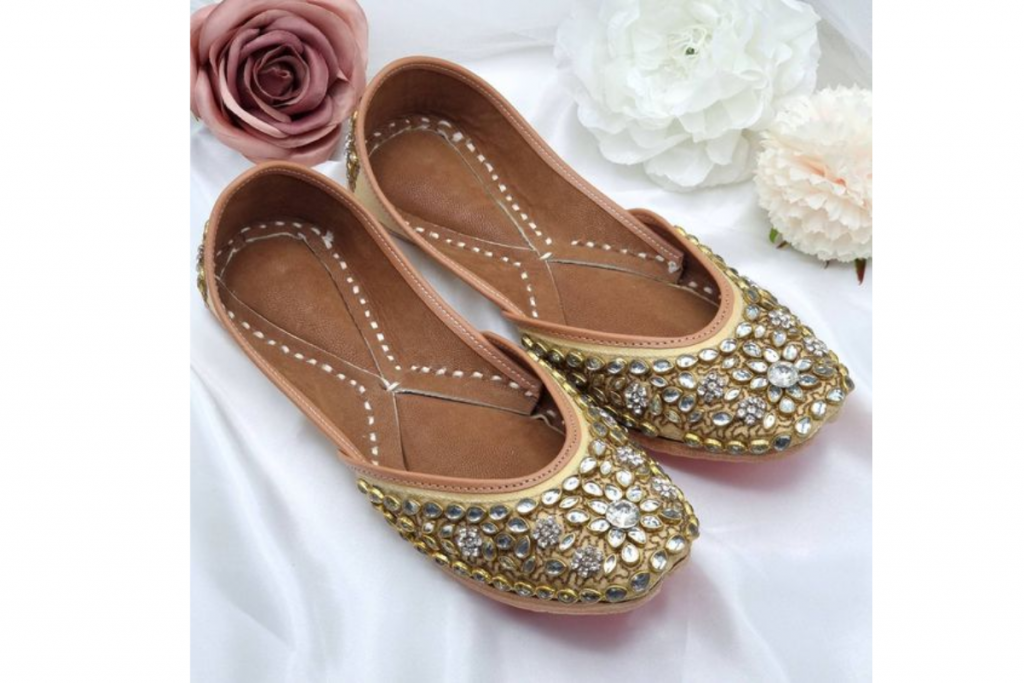Punjabi Jutti Designs For Guru Nanak Jayanti: देखें पंजाबी जूती के खूबसूरत डिजाइन्स जो आपकी स्टाइल को बना देंगे और भी खास 6 Punjabi Juti 6