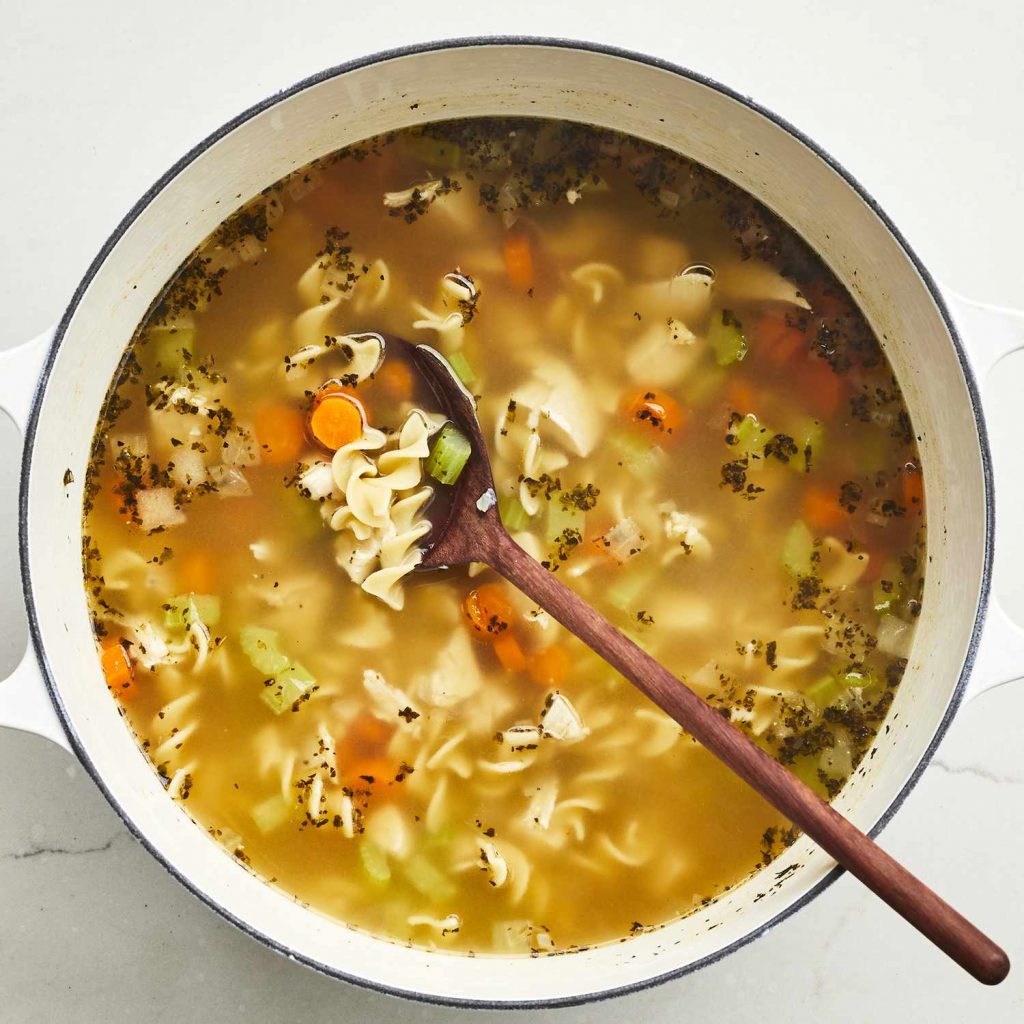 Weight Loss Tips: रात के समय खाएं ये 5 हल्की चीजें, वजन घटाने में होगी आसानी 1 Soup