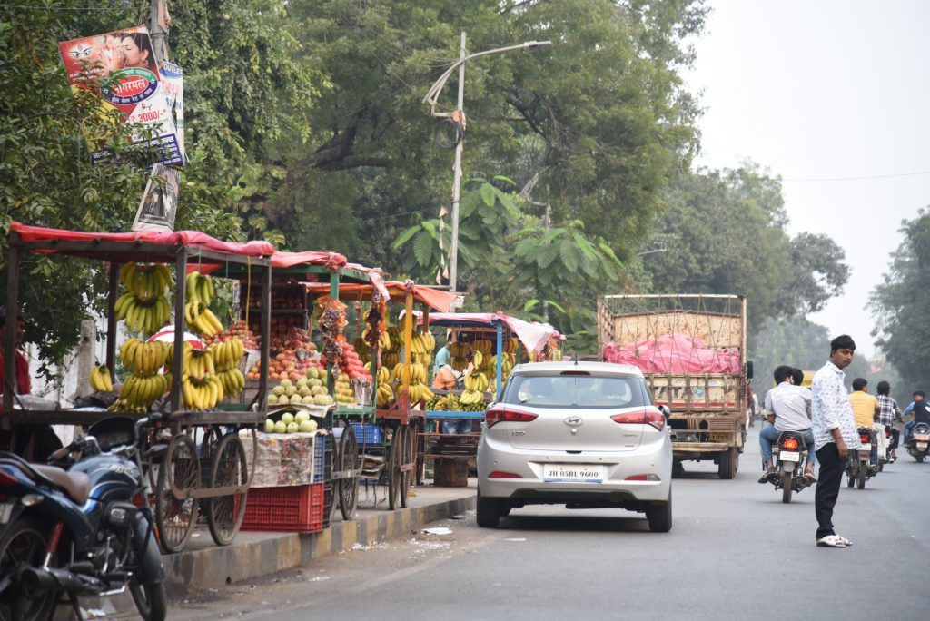 Jamshedpur Traffic News फुटपाथ पर दुकानें व Parking, सड़क पर राहगीर 2 Traffic 3