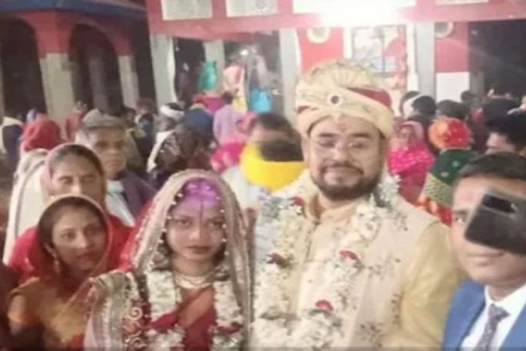 49 साल की उम्र में दूसरी बार दूल्हा बने Jdu के पूर्व विधायक, 18 साल छोटी लड़की से रचाई शादी 3 Untitled Design 2024 11 19T141558.866