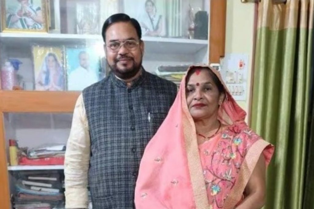 49 साल की उम्र में दूसरी बार दूल्हा बने Jdu के पूर्व विधायक, 18 साल छोटी लड़की से रचाई शादी 2 Untitled Design 2024 11 19T142134.364