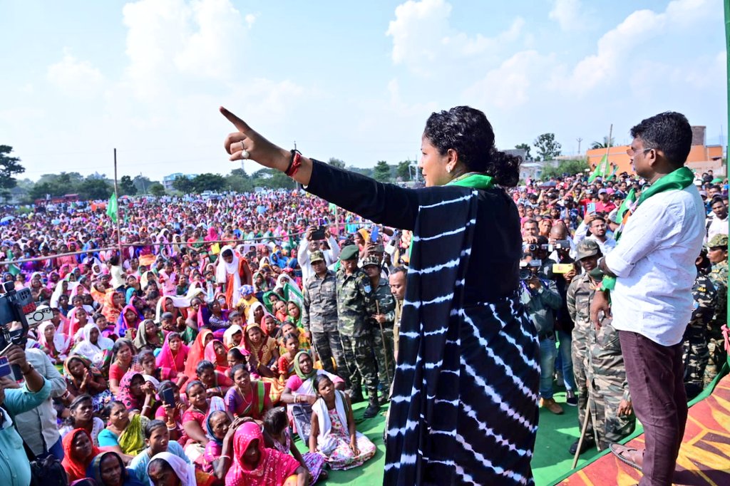पोटका में कल्पना सोरेन की दहाड़, बोलीं-बीजेपी नेताओं में नहीं है हिम्मत, बहरूपिया करार दिया 3 Whatsapp Image 2024 11 10 At 2.45.06 Pm