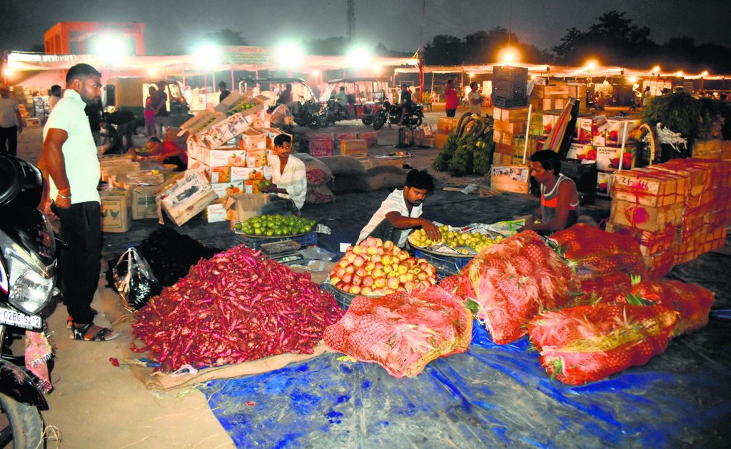 Chhath Puja: सूर्य उपासना में लीन हुआ गया, एक दर्जन से अधिक स्थानों पर बनाए गए पूजा पंडाल 1 Chhath Puja 3