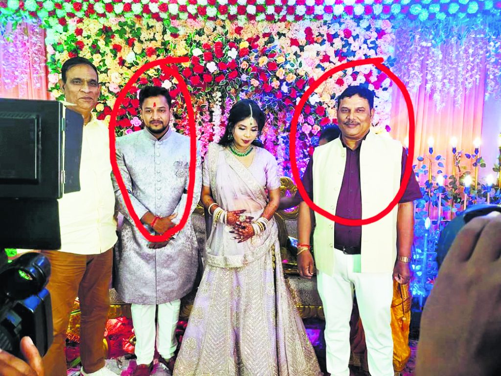गया लौटते समय लखनऊ-आगरा एक्सप्रेसवे पर पिता और जुड़वां बेटों की मौत, एक बेटे की अगले महीने होनी थी शादी 1 Gaya