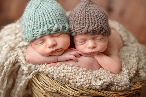 Twins Baby: किन महिलाओं में जुड़वा बच्चा होने की संभावना होती है अधिक, जानें क्या कहता है विज्ञान 1 Istockphoto 453619205 612X612 2