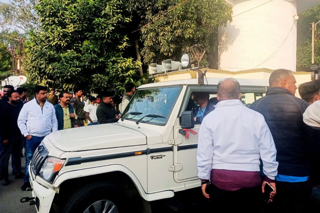 प्रचंड जीत के बाद सीएम आवास में विधायक दल की बैठक खत्म, राज्यपाल से मिलेंगे हेमंत सोरेन 1 Jharkhand Politics Cm House Mla Meeting