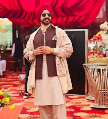 Groom Dresses Ideas: शादी के दिन पहन सकते है ये 5 डीजाईनर ड्रेसेस, जानिए 4 Kurta