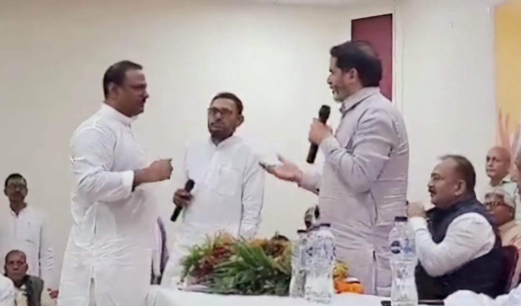 अनुशासन नाम की कोई चीज नहीं है, पार्टी को राजद बना दिया है... जानिए कार्यकर्ता पर क्यों बरसे प्रशांत किशोर 1 Prashant