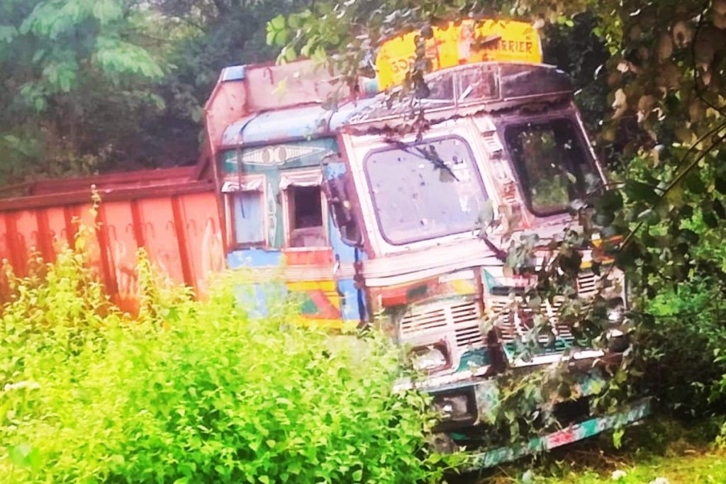 Photos: झारखंड-ओडिशा सीमा पर भीषण सड़क हादसा, रायरंगपुर में ट्रक ने 7 को रौंदा, 4 की मौत 3 Road Accident Rairangpur 1