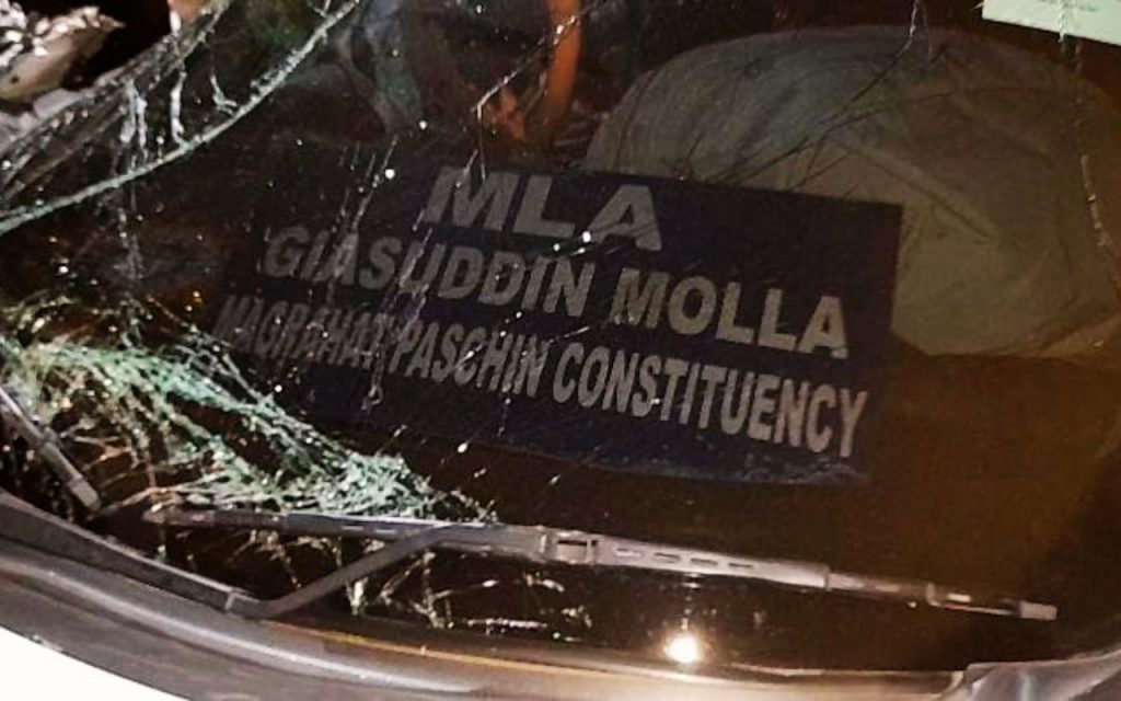 हावड़ा के शिवपुर में कार-ट्रेलर टक्कर में 3 की मौत, बुझ गया घर का चिराग 1 Shibpur Howrah Road Accident West Bengal