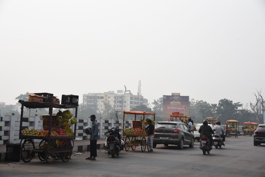 Jamshedpur Traffic News फुटपाथ पर दुकानें व Parking, सड़क पर राहगीर 1 Traffic 2