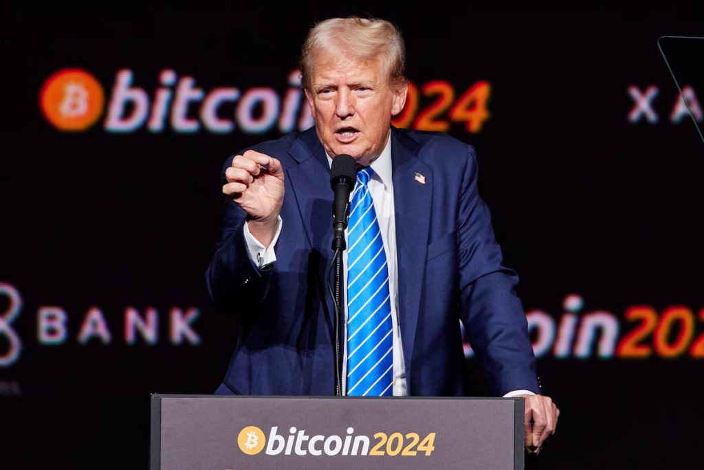 Donald Trump Net Worth: अमेरिका के नए राष्ट्रपति के पास है अरबों की संपत्ति, भारत से है खास नाता 1 नैशविले में आयोजित बिटकॉइन सम्मेलन में डोनाल्ड ट्रम्प