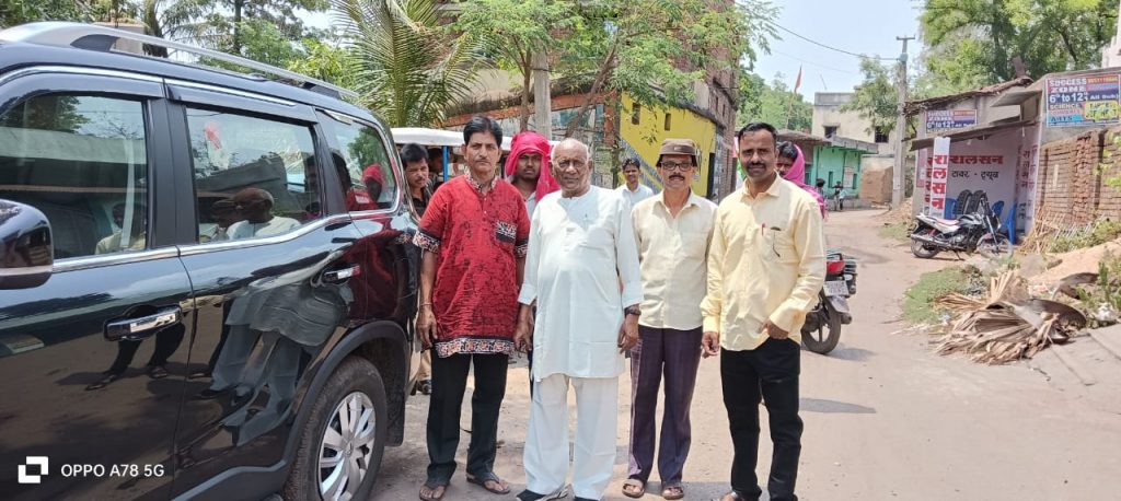 Jharkhand Election 2024: चुनाव में प्रत्याशियों ने झोंकी पूरी ताकत, कहीं सास-ननद कर रहीं प्रचार, कहीं प्रत्याशियों के पिता और बच्चों ने संभाला मोर्चा 7 प्रचार
