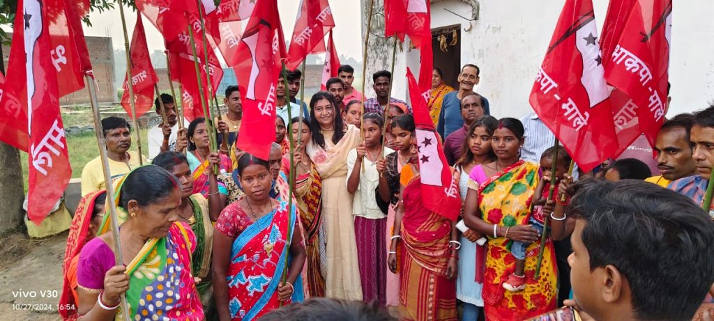 Jharkhand Election 2024: चुनाव में प्रत्याशियों ने झोंकी पूरी ताकत, कहीं सास-ननद कर रहीं प्रचार, कहीं प्रत्याशियों के पिता और बच्चों ने संभाला मोर्चा 9 प्रचार 4 1