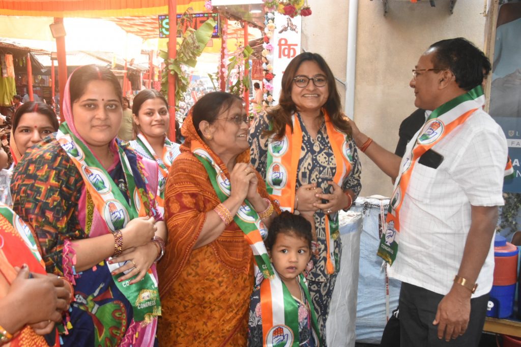 Jharkhand Election 2024: चुनाव में प्रत्याशियों ने झोंकी पूरी ताकत, कहीं सास-ननद कर रहीं प्रचार, कहीं प्रत्याशियों के पिता और बच्चों ने संभाला मोर्चा 1 प्रचार 8