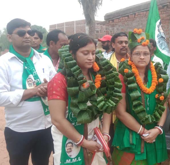 Jharkhand Election 2024: चुनाव में प्रत्याशियों ने झोंकी पूरी ताकत, कहीं सास-ननद कर रहीं प्रचार, कहीं प्रत्याशियों के पिता और बच्चों ने संभाला मोर्चा 10 प्रचार 9 2
