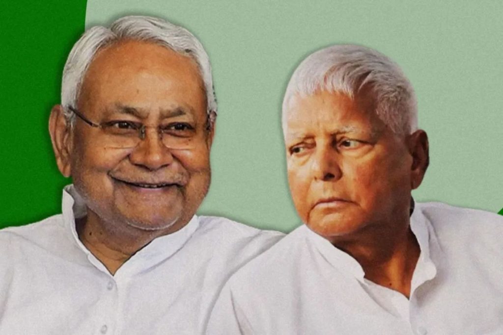 Look Back 2024 : नीतीश कुमार के दांव से बदली बिहार की सियासी चाल, लोकसभा चुनाव में चला Jdu का जादू 1 मुख्यमंत्री नीतीश कुमार दाएं राजद नेता लालू यादव बांए