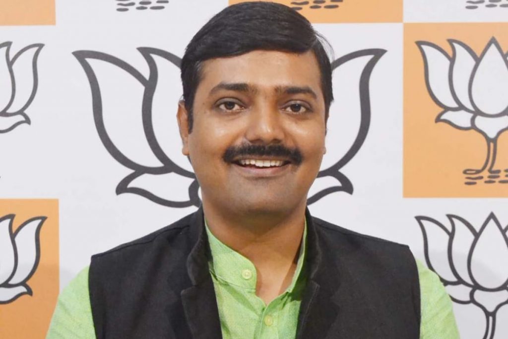 मतभेद को खुले हृदय से स्वीकार करने वाले भारतीय चेतना के 'मन' नायक थे 'अटल': राकेश त्रिपाठी 1 यूपी बीजेपी के प्रवक्ता राकेश त्रिपाठी