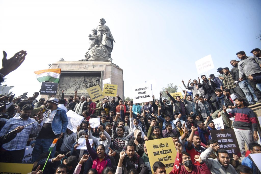 पटना में Bpsc अभ्यर्थियों पर लाठीचार्ज की पूरी कहानी, जानिए प्रशांत किशोर क्यों विवाद में घिर गए 1 29121 Pti12 29 2024 000130B