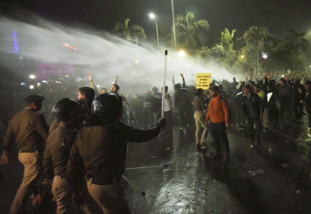 पटना में Bpsc अभ्यर्थियों पर लाठीचार्ज की पूरी कहानी, जानिए प्रशांत किशोर क्यों विवाद में घिर गए 4 29121 Pti12 29 2024 000343A