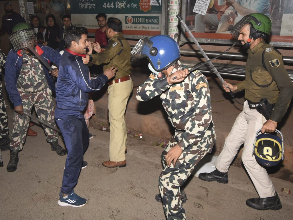 पटना में Bpsc अभ्यर्थियों पर लाठीचार्ज की पूरी कहानी, जानिए प्रशांत किशोर क्यों विवाद में घिर गए 3 29121 Pti12 29 2024 000359B