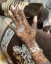 Bridal Name Mehandi Design : हाथों पर लगवाएं ये सुंदर नाम वाली मेंहंदी डीजाइन 4 Art
