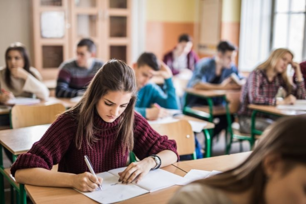 Excuses For Missing School: स्कूल ना जाने के लिए बच्चे बनाते हैं ऐसे बहाने, जो हैं बेहद मशहूर 2 Excuses For Missing School 3