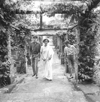 Sanjay Gandhi Birthday : संजय गांधी की मौत का गम इन दो तस्वीरों से समझिए, टूट गईं थीं इंदिरा गांधी 1 Gwjha1Taoaihyec