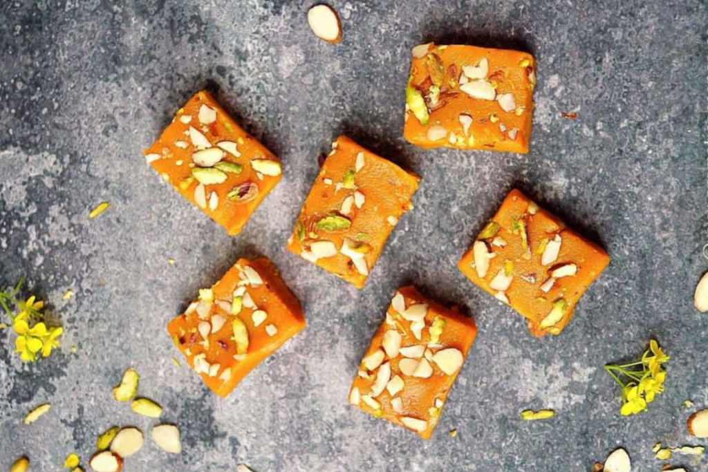 Gajar Ki Barfi Recipe: सर्दियों की मिठास के लिए बनाएं गाजर की बर्फी 1 Gajar Barfi Recipe