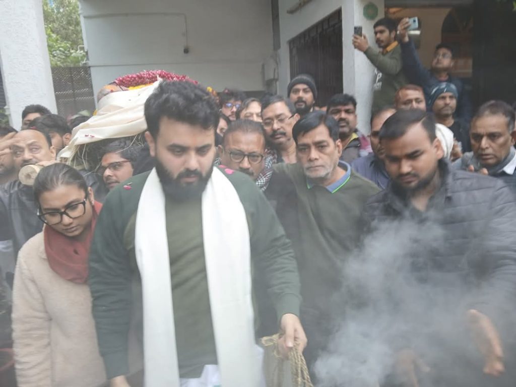 Photo: अंतिम यात्रा पर निकले आचार्य किशोर कुणाल, इन रास्तों से जायेंगे कोनहरा घाट 5 Kishore Kunal 4