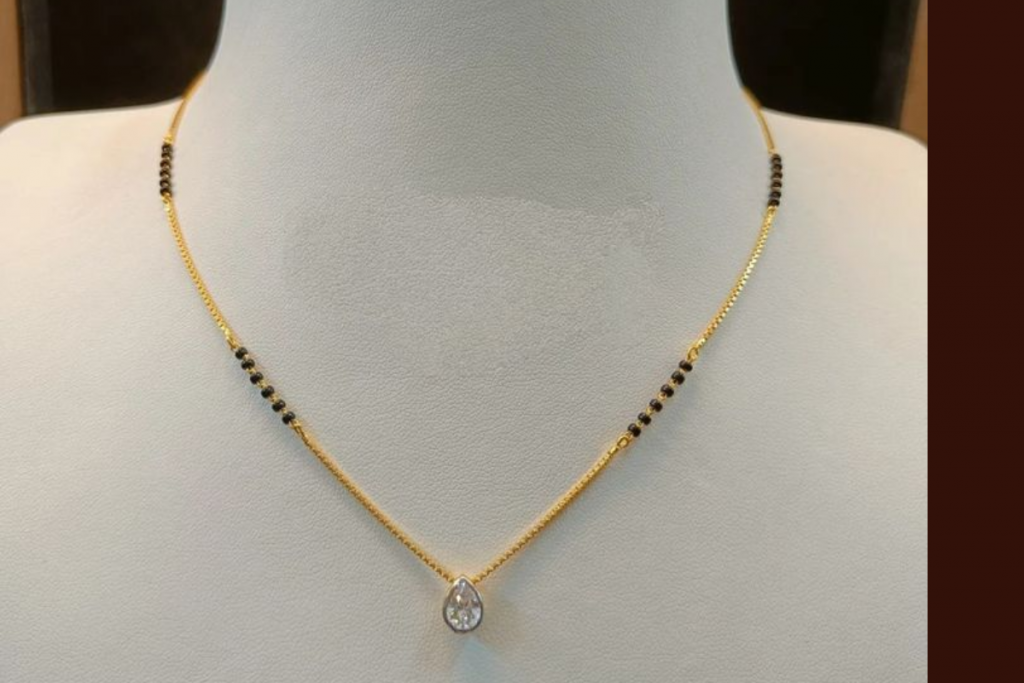Latest Mangal-Sutra Designs: अपनी होने वाली बहू के लिए बनवाएं सोने के खूबसूरत मंगलसूत्र, देखें लेटेस्ट डिजाइन 3 Mangal Sutra Design 3