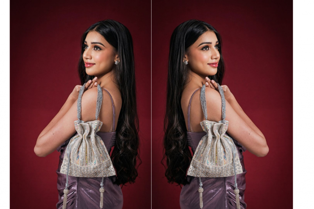 Classy Potli Bag Look For Wedding Season: शादी के सीजन में चुनें डिजाइनर पोटली बैग, लुक को बनाएं आकर्षक 4 Poltli Bag 3