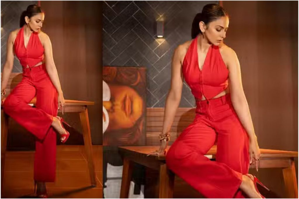 Red Dress Christmas Outfit : क्रिसमस पार्टी के लिए इन लाल ड्रेस में बनें पार्टी क्वीन 4 Red-Dress-Christmas-Outfit